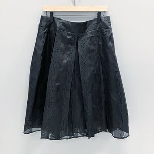 Dressbarn Skirt Womens 12 Black 100% Silk Pleated Knee Length Eyelet Back Zipper